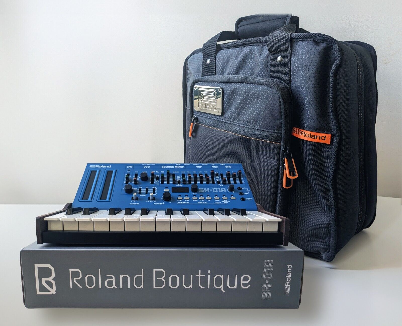 Roland SH-01A K-25M 付属 Roland SH-01A Synthesizer and Boutique K