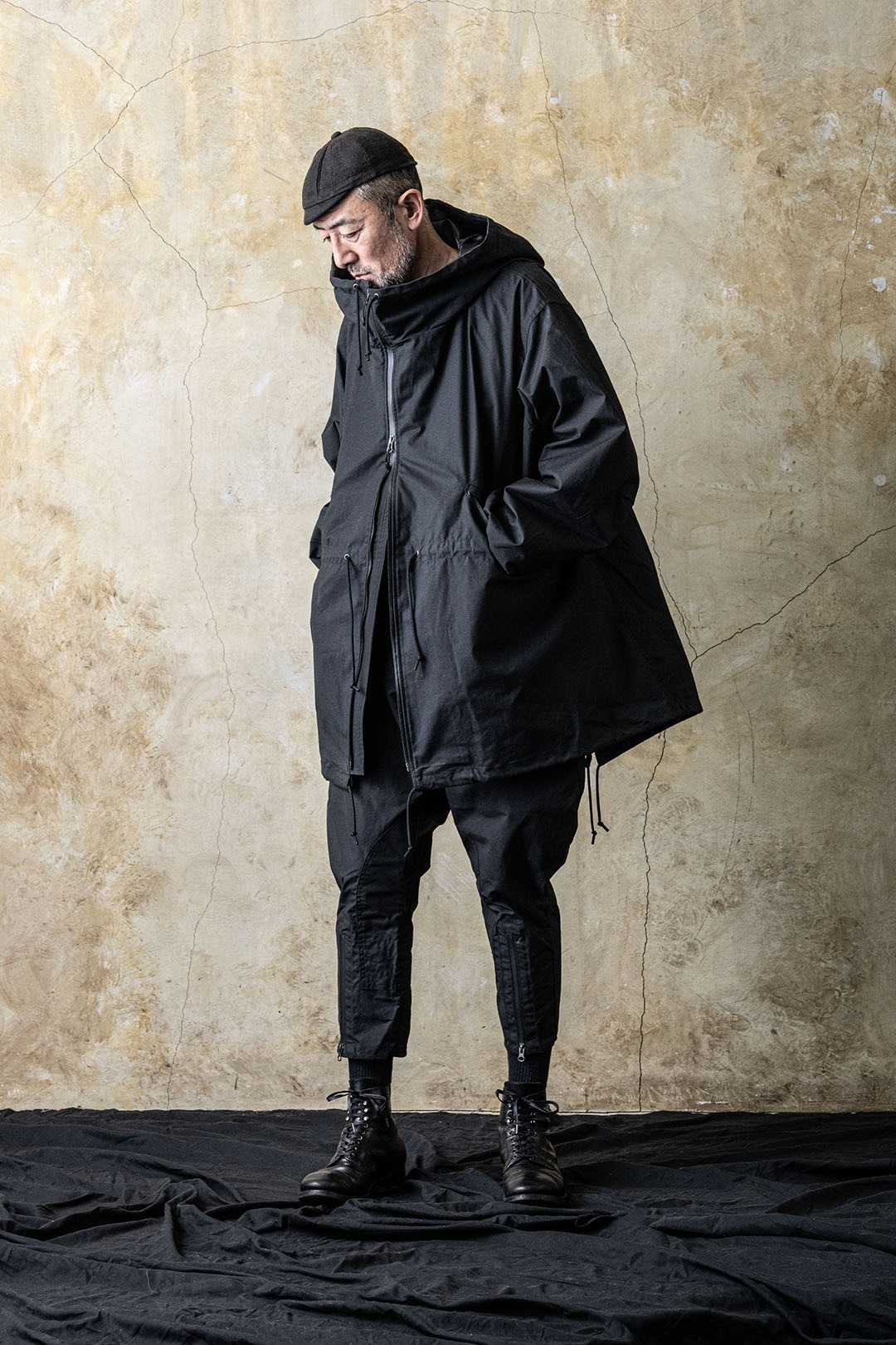 BLACK SIGN Main Lodge / 