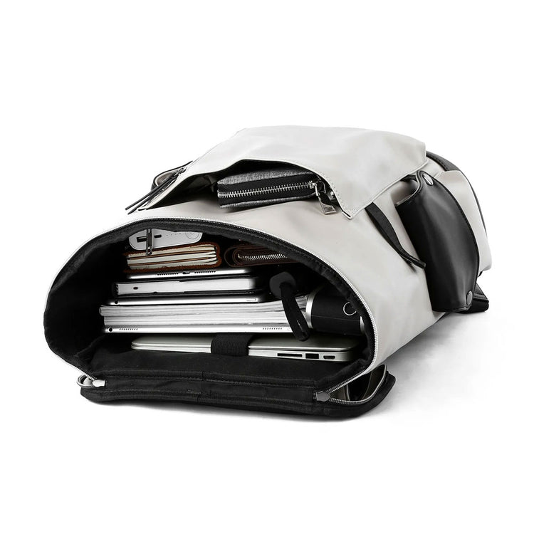 大人のおしゃれ】ブリストル フラップリュック by BRODERIK - Broderik