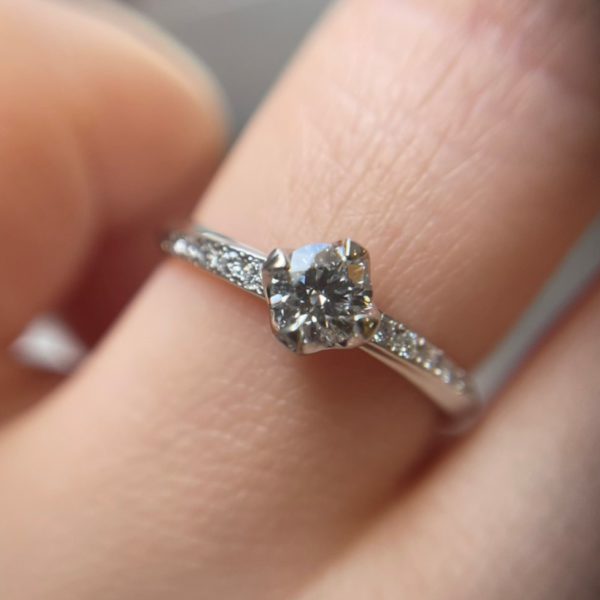 天の川がモチーフのオシャレで可愛いウェーブハーフエタニティVega