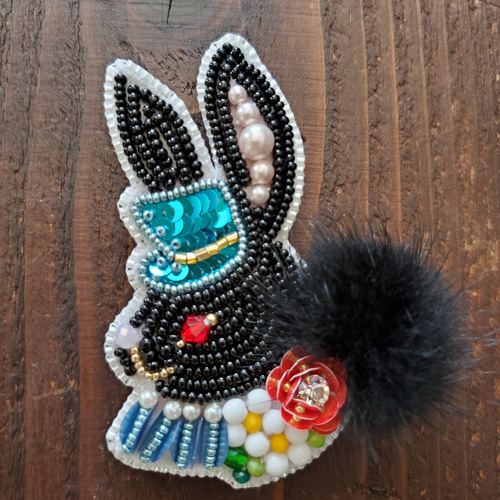 手作りキット☆白うさぎさんビーズ刺繍ブローチ☆ハローサーカス