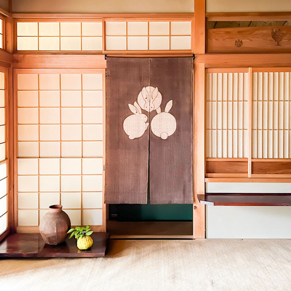 2023年干支 招福 本麻柿渋染め暖簾（のれん）【柿渋うさぎ三羽】 手