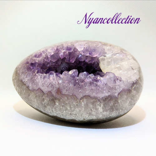 高品質 ブラジル産 一目惚れしちゃう愛らしいたまご型アメジストドーム