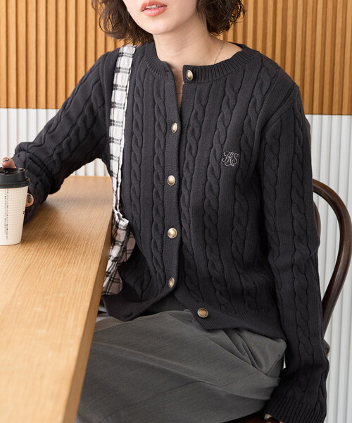 セール】限定展開 ワンポイント 刺繍 ケーブルニット 金ボタン