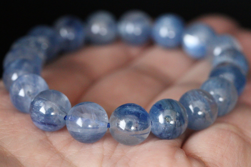 幻想的！ブラジル産カイヤナイト・ブレスレット10mm玉【高品質・透明