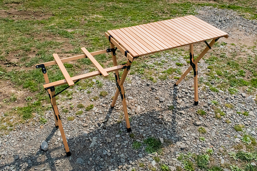 ハイランダーの「ウッドキッチンテーブル」はキャンプ時の料理を楽に