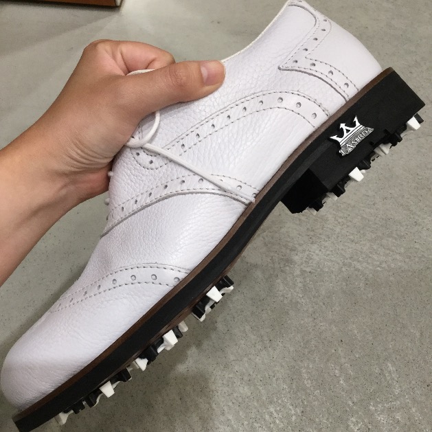 LAMBDA（ラムダ）ゴルフシューズの魅力。｜ビームス ゴルフ グラン