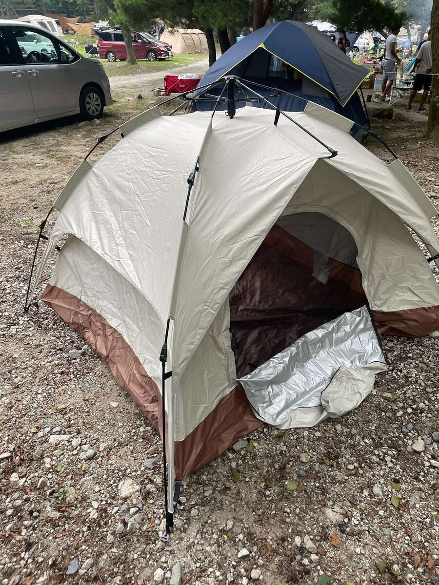 South Lightのワンタッチテントは、キャンプ初心者2人でも簡単に設営