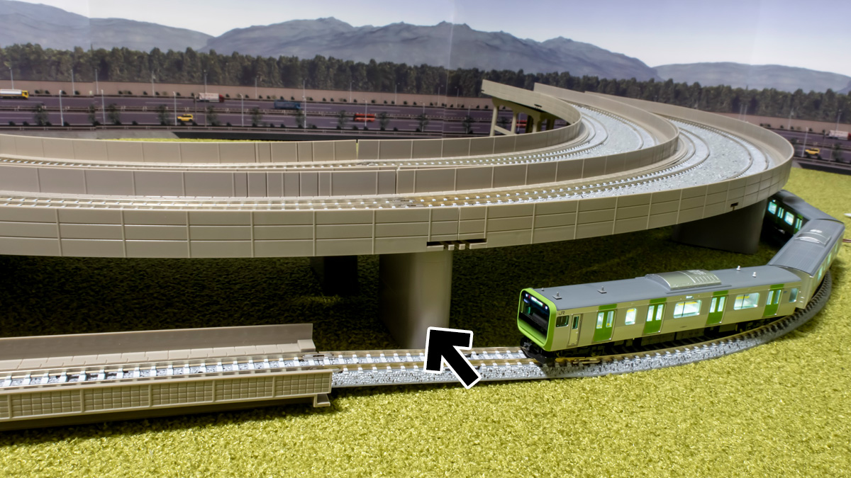 Nゲージ】新幹線も走行可能な1畳サイズの複線立体交差8の字レイアウト