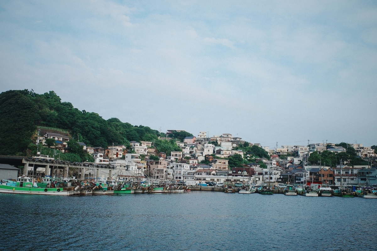雑賀崎は“日本のアマルフィ”に例えなくても美しい｜和歌山の漁港と高低