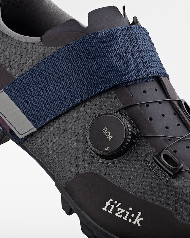 パス ノーマル スタジオ × フィジークのオフロードシューズに2024新色