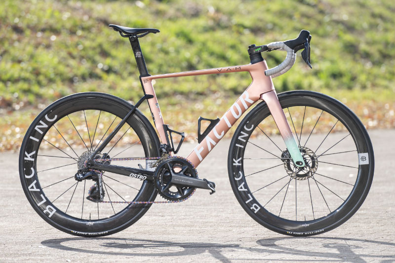 2025注目のロードバイクを試乗〜ファクター・オストロ VAM 2.0