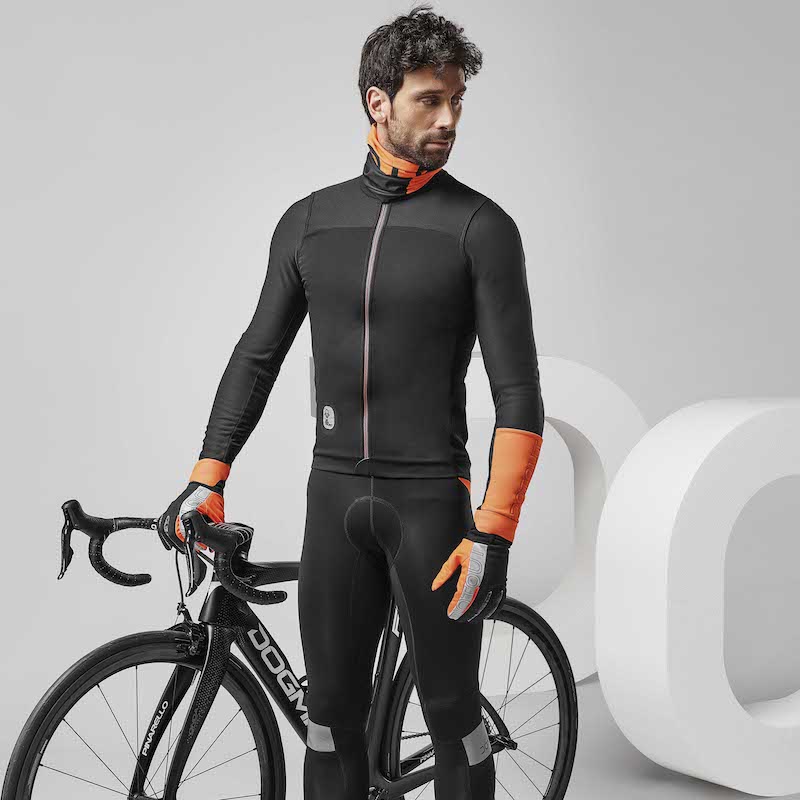 DOTOUTから汗をかいても体を冷やさないメリノウール100%のサイクル