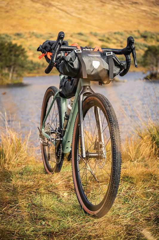 フォーカス初のグラベルロードバイク「ATLS」登場｜サイクルスポーツが