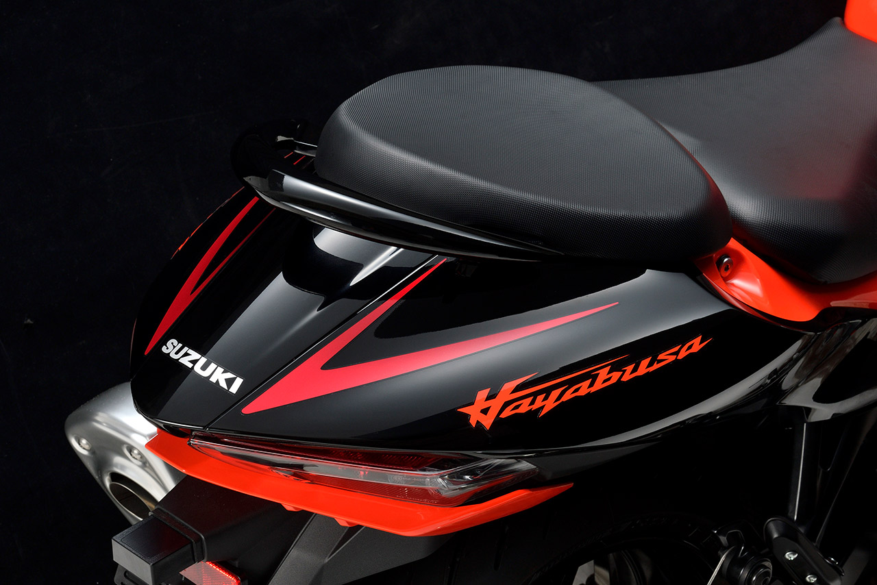 スズキ『ハヤブサ』25周年記念モデルを限定300台で発売。価格は221万