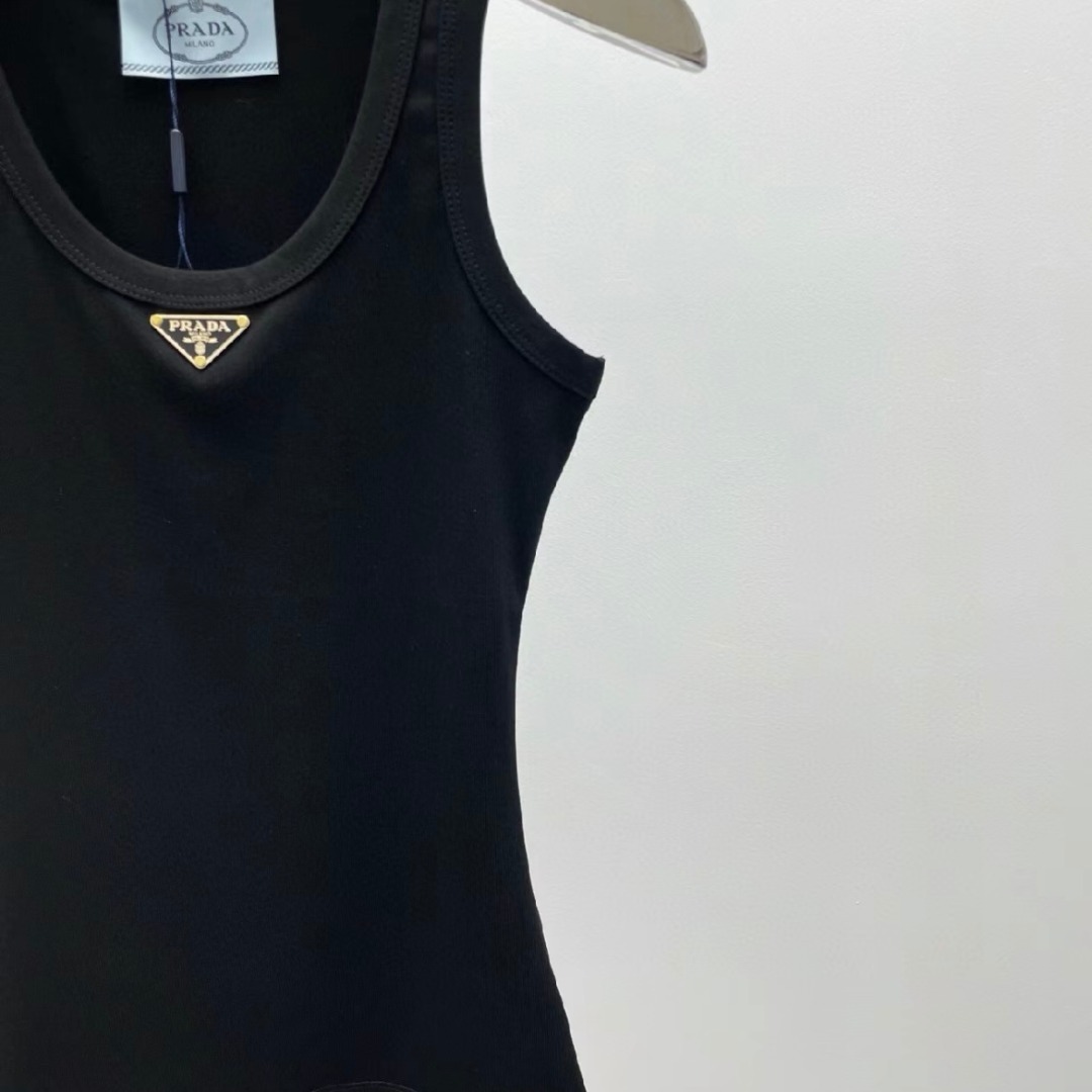 PRADA(プラダ) ロゴ タンクトップ ノースリーブ リブニット (PRADA