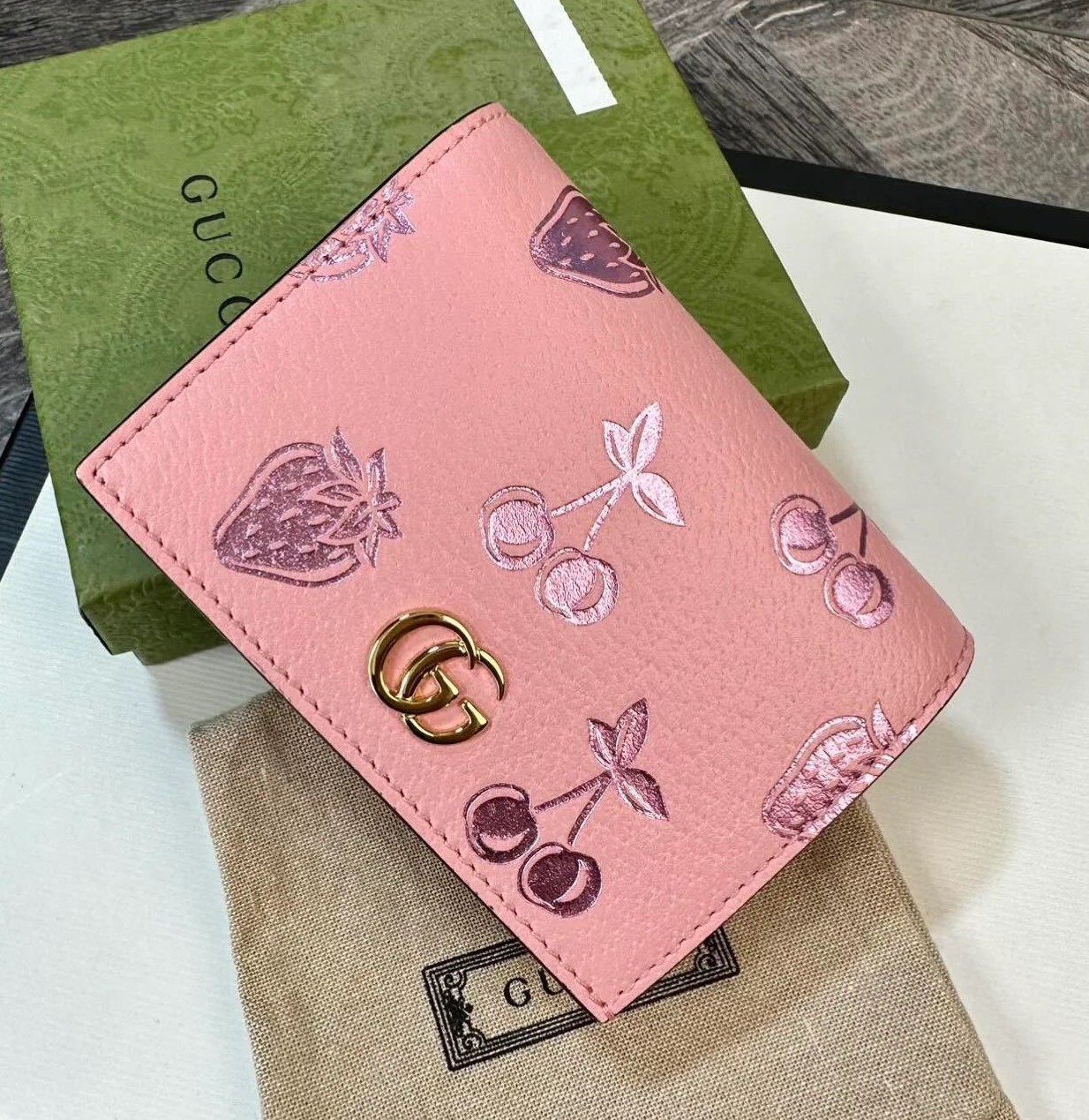 ☆送料込☆GUCCI GGマーモント イチゴ＆チェリー ミニ財布 (GUCCI