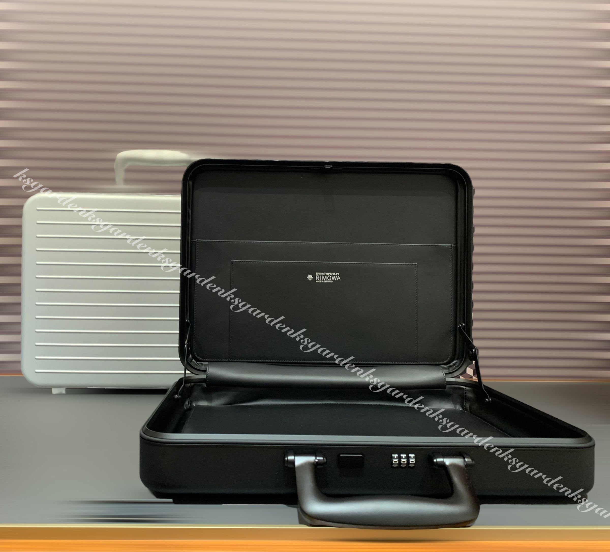 RIMOWA☆アルミニウム製アタッシェケース☆すぐ届く！ (RIMOWA