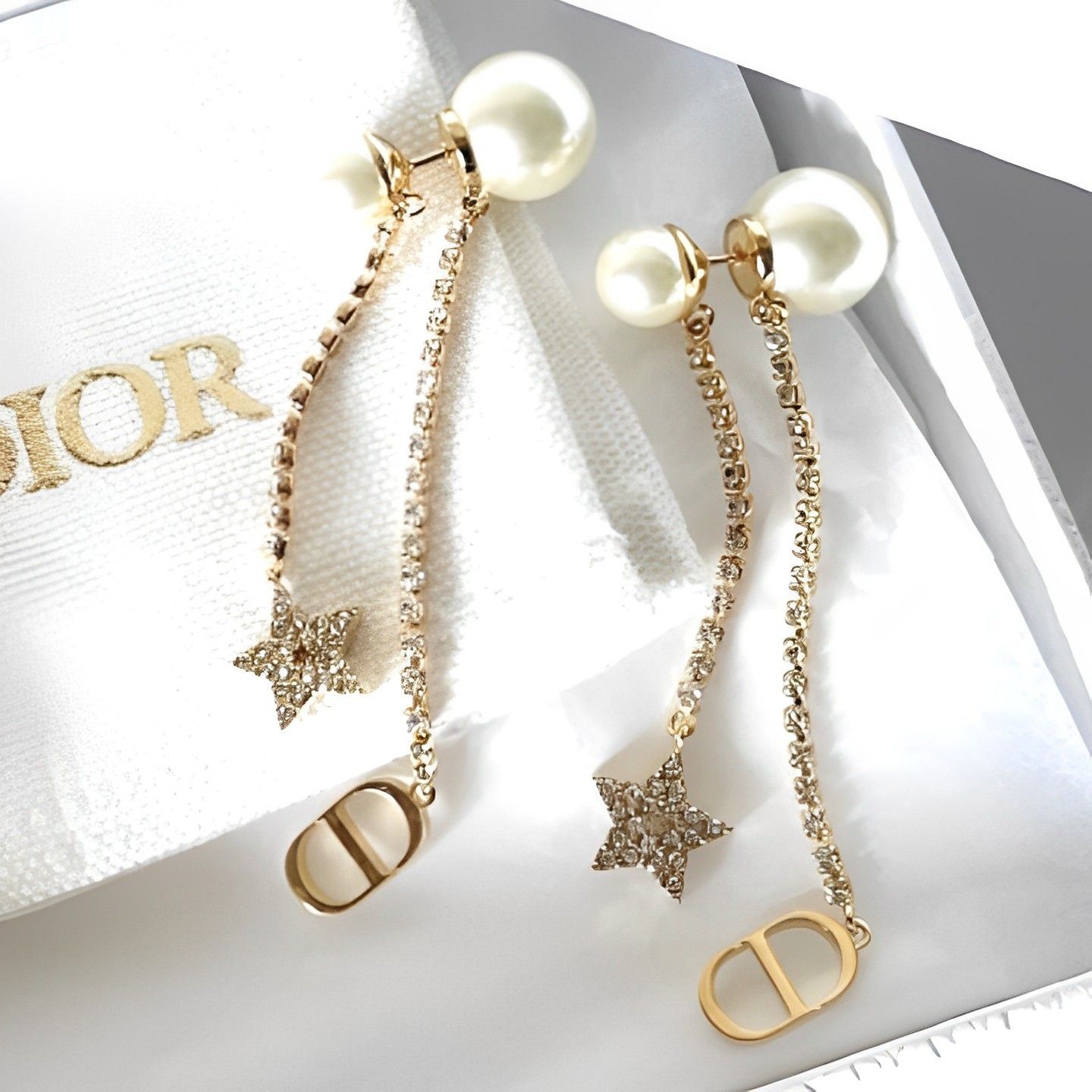 ☆揺れるキラキラチャーム☆【Dior】《DIOR TRIBALES》ピアス (Dior