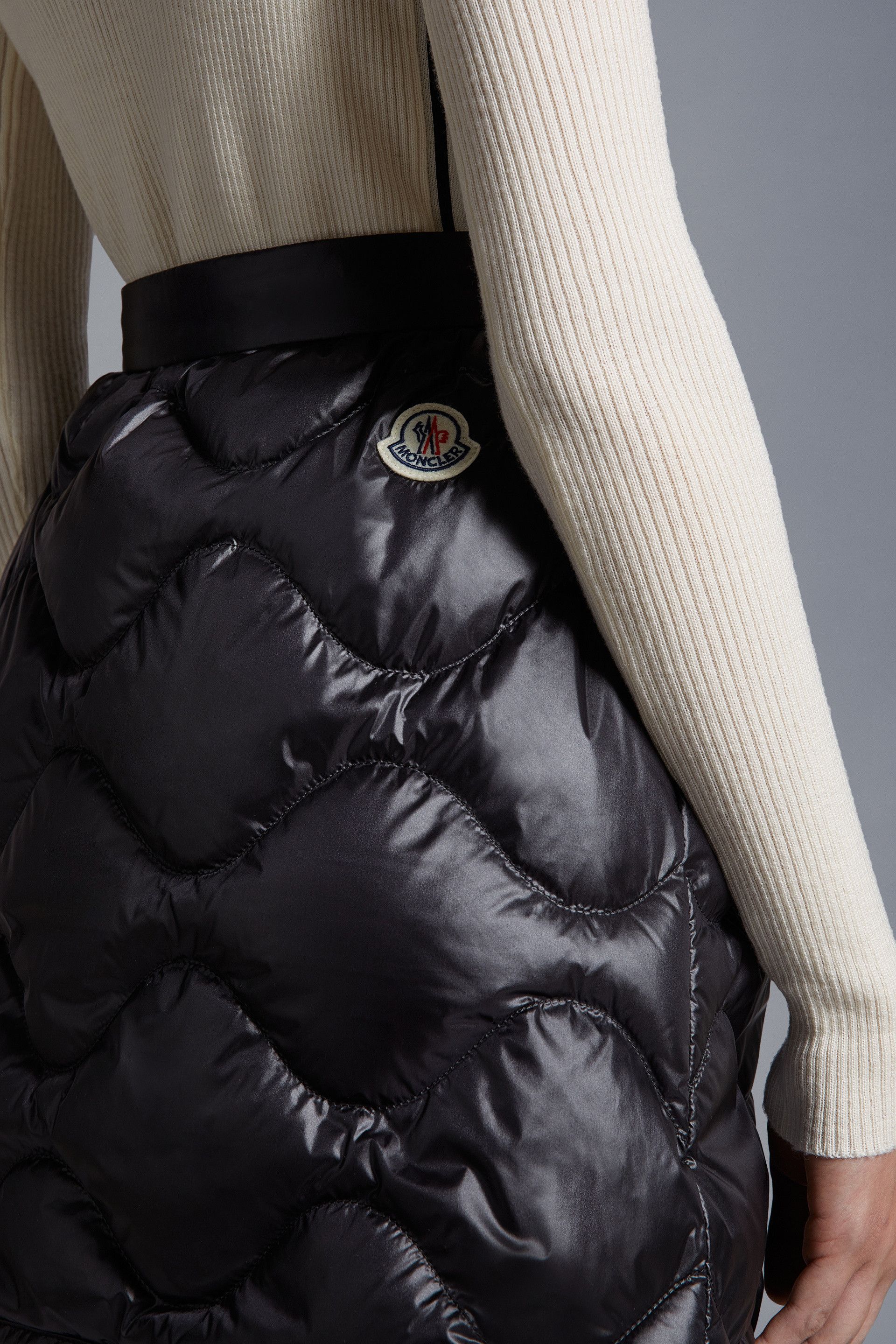 MONCLER】パッド入りスカート ミニ ロゴ キルティング ダウン (MONCLER