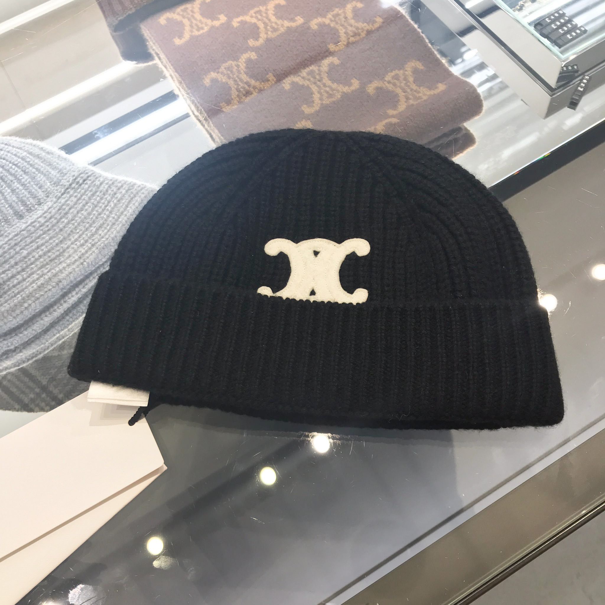 カシミア】☆CELINE☆ トリオンフパッチ ニット帽 (CELINE/ニット
