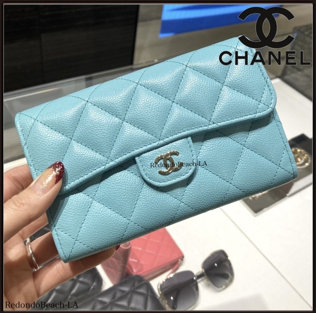 希少なターコイズブルー】CHANEL☆三つ折り財布☆期間限定色 (CHANEL