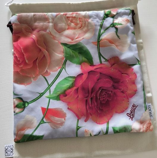 Kanon LOEWE ドローストリングポーチ 巾着 ローズ フラワー LOEWE