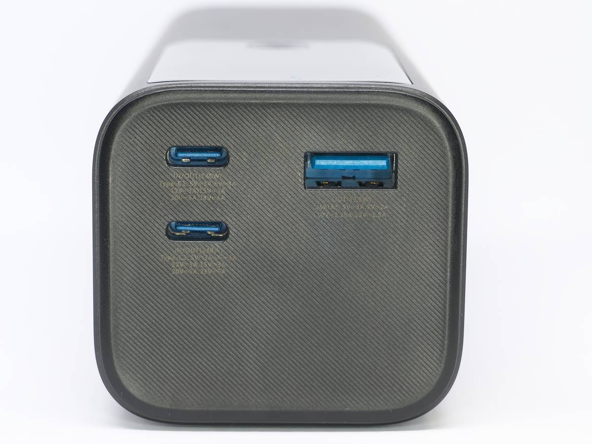 お買い得か無駄遣いか、1万円未満で買えた大容量モバイルバッテリーを