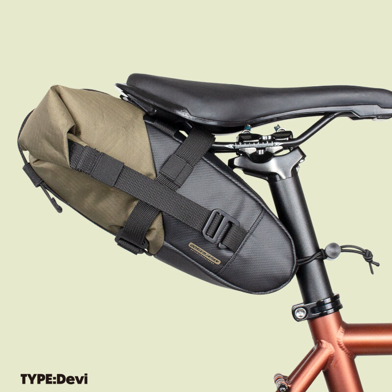 自転車】ロール式で拡張＆伸縮が自在！最大容量3.5Lの防水サドルバッグ