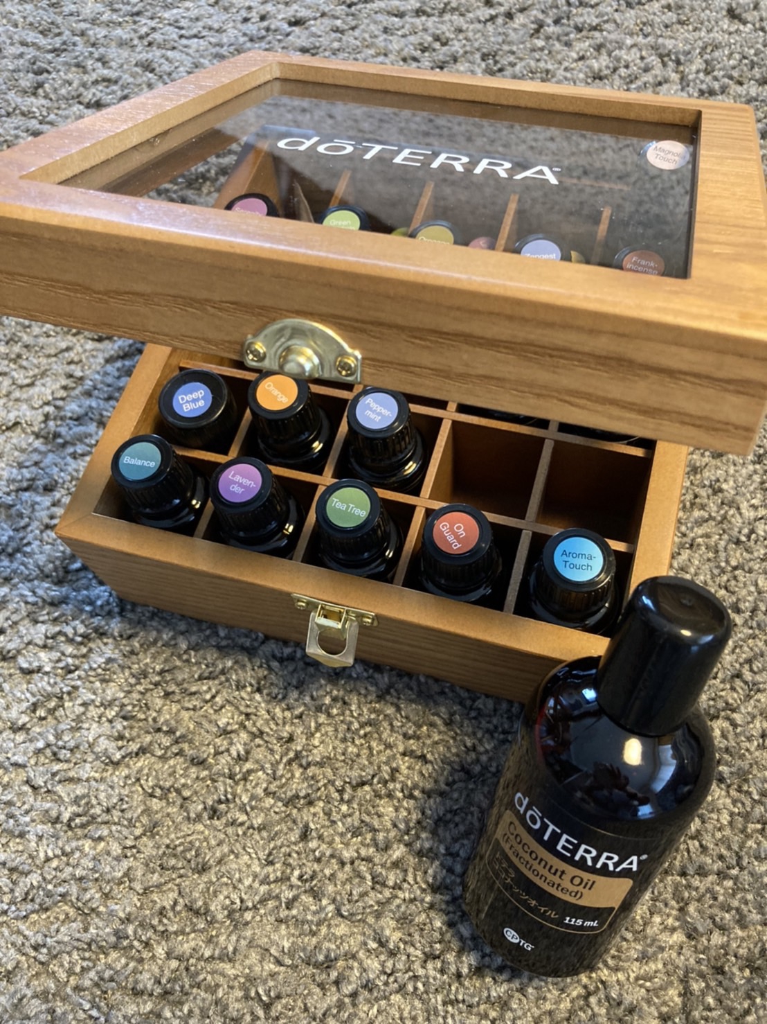 doTERRA エッセンシャルオイルセット 木箱、アロマタッチ木箱、辞典