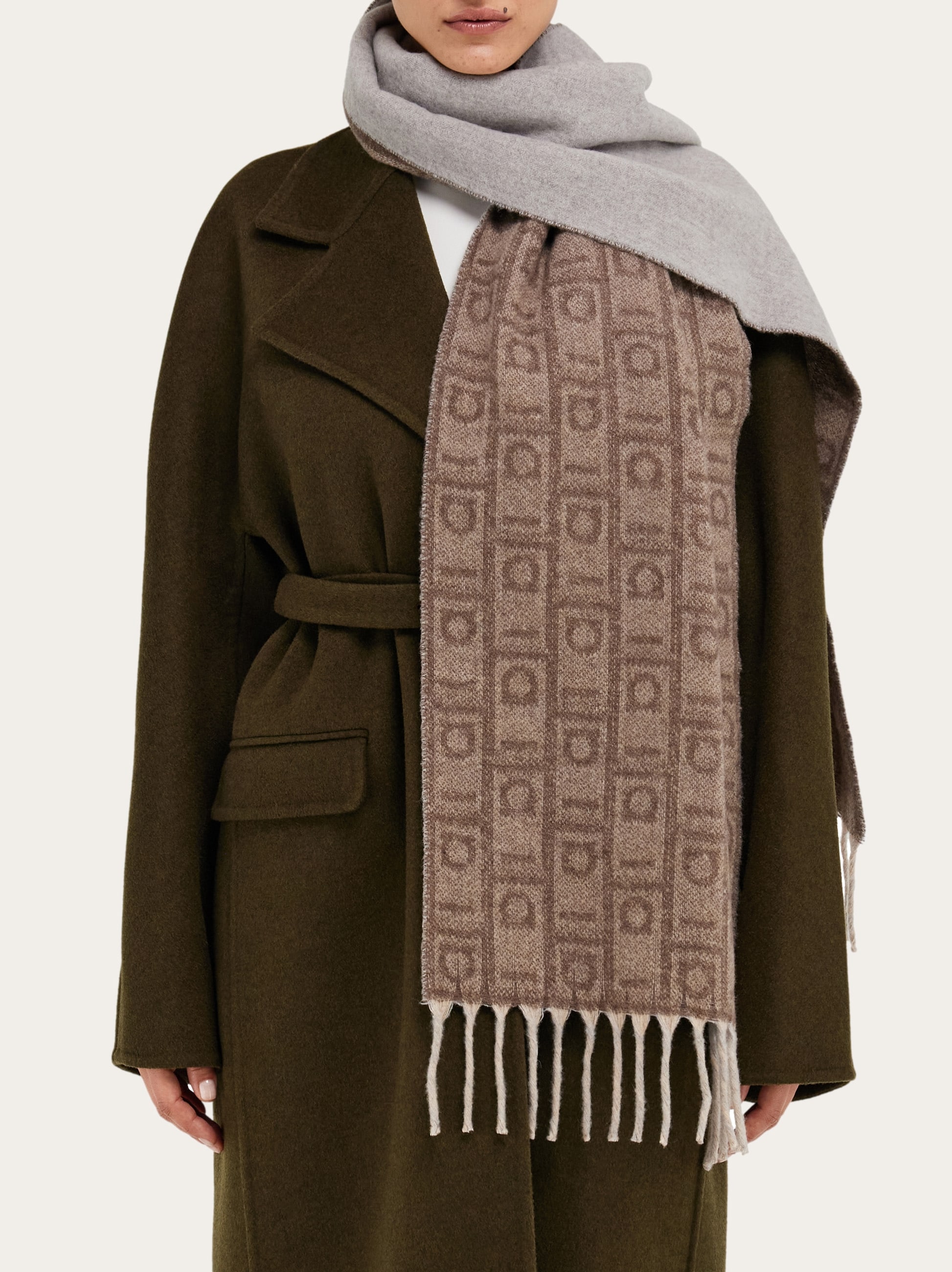 美品】サルヴァトーレフェラガモ マフラー 【公式通販】