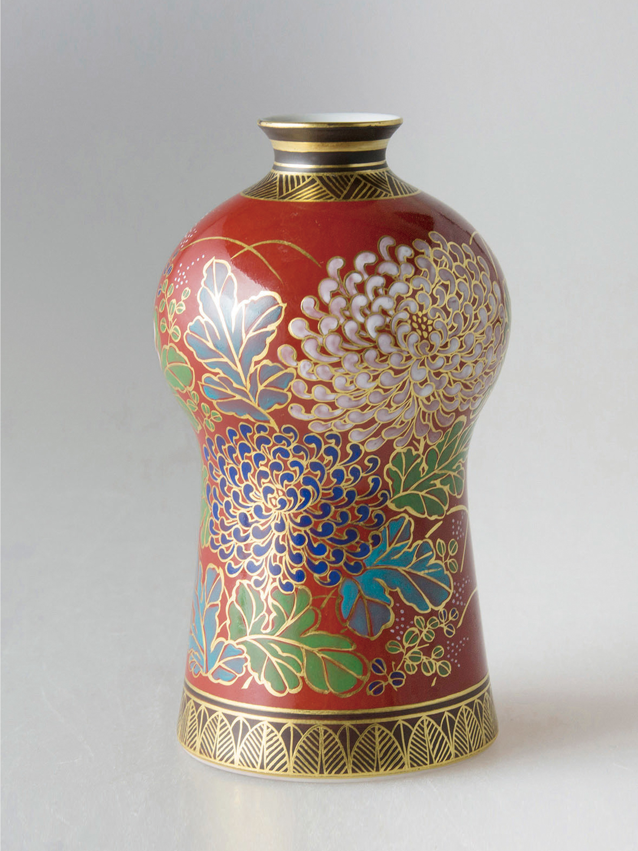 錦山窯 WEB SHOP | Shugu 朱地色絵金彩丸菊文 丸徳利