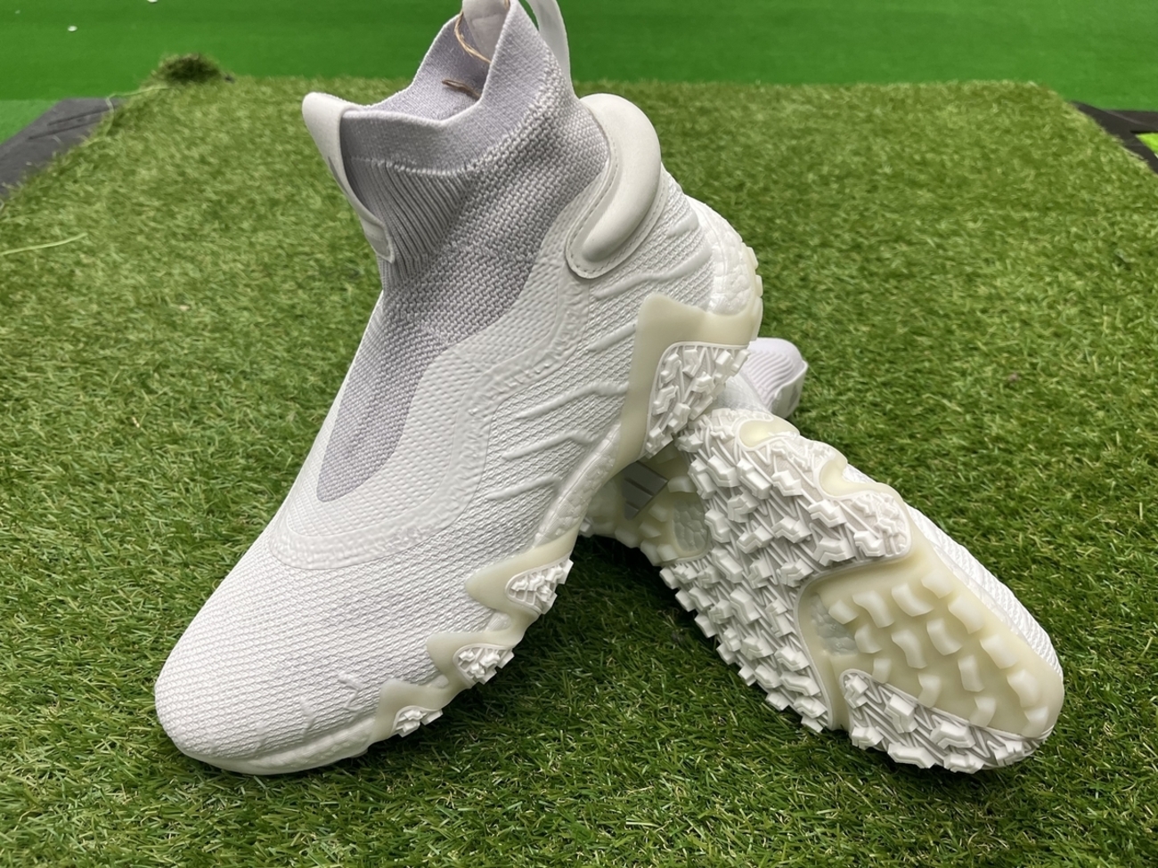 レビュー評価】アディダス コードカオス レースレス 靴紐が無いと履き