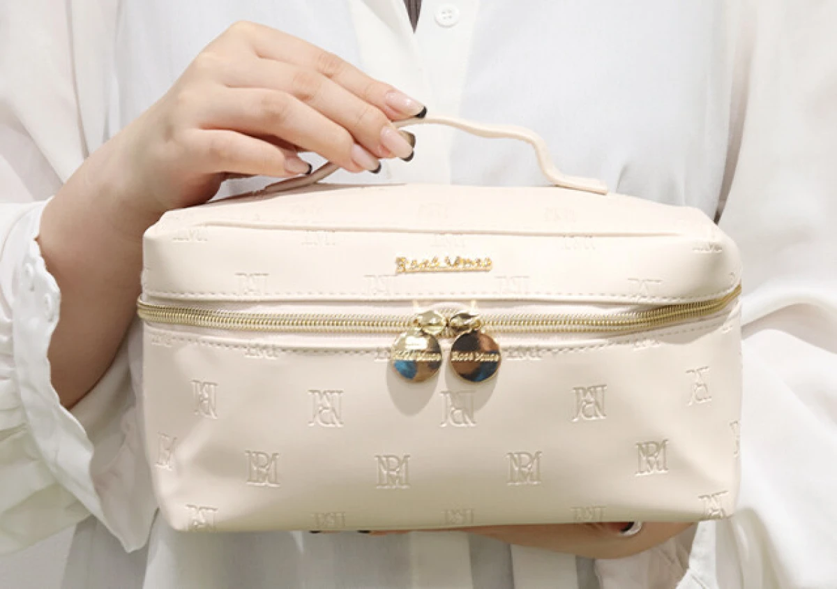 さすがみりにゃ…！初ブランドブックの付録は完全監修の高級感あふれる