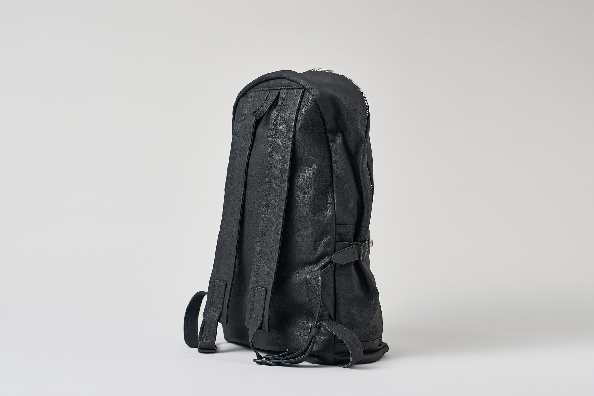 軽くて柔らかいシンプルなやぎ革リュック - たっぷり入る大容量