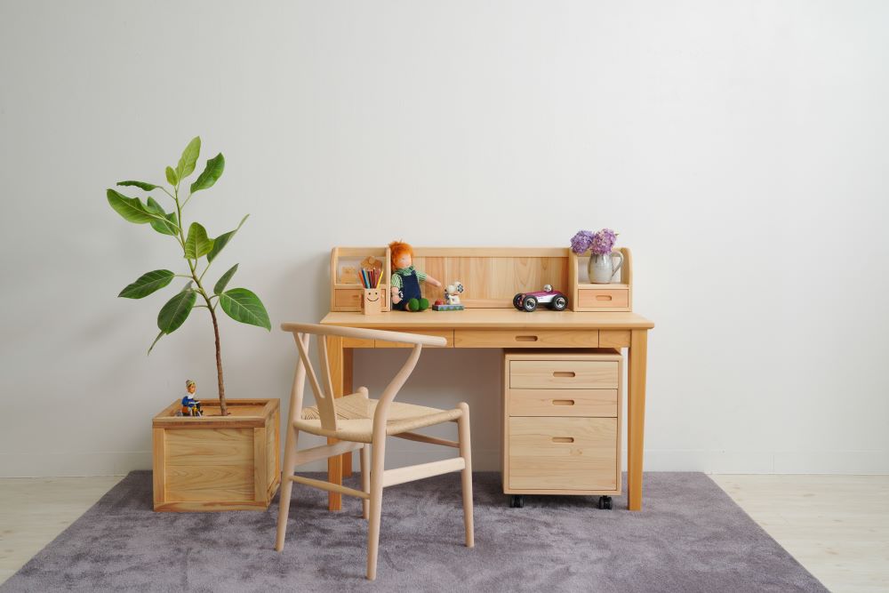 幅120cmの学習机。シンプルな木のデスク【学習机KURUMI】 – なかよし
