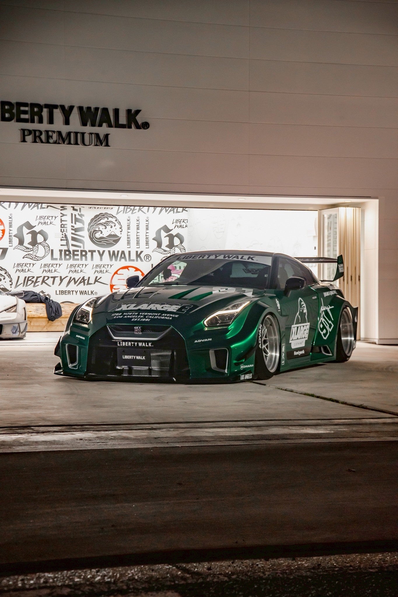 XLARGE × LIBERTY WALK – XLARGE