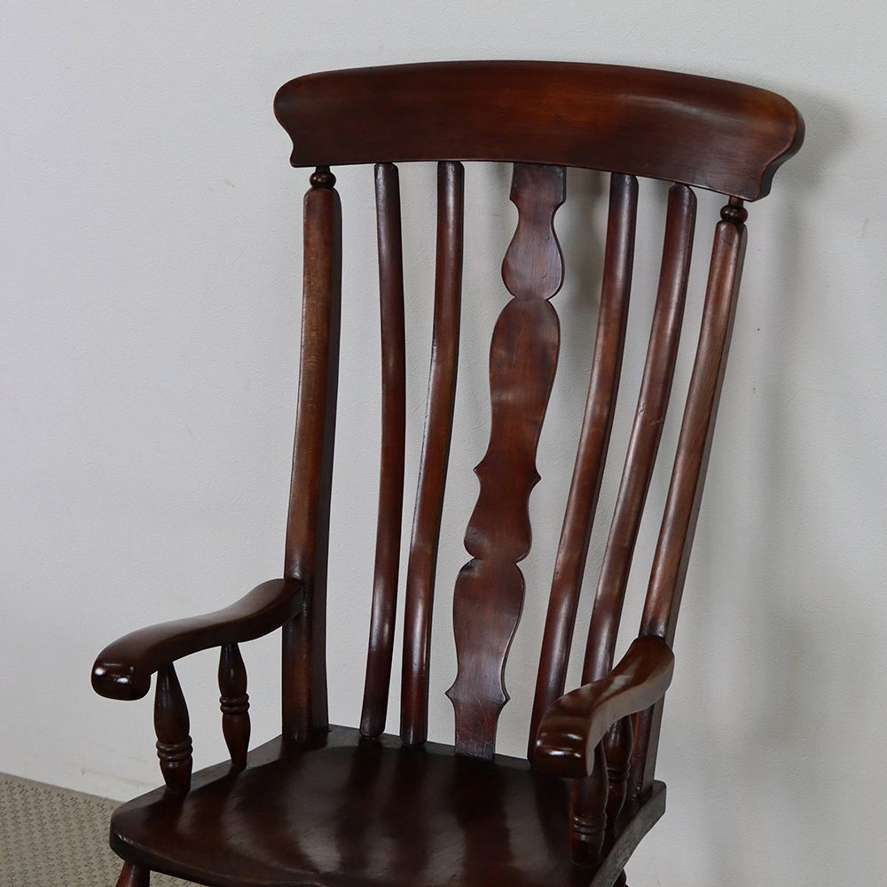 背もたれのデザインが素敵♪ ロッキングアームチェア VC109-152