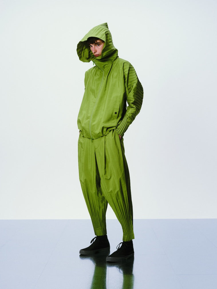 アイテムのご紹介「CASCADE」 – isseymiyake.com