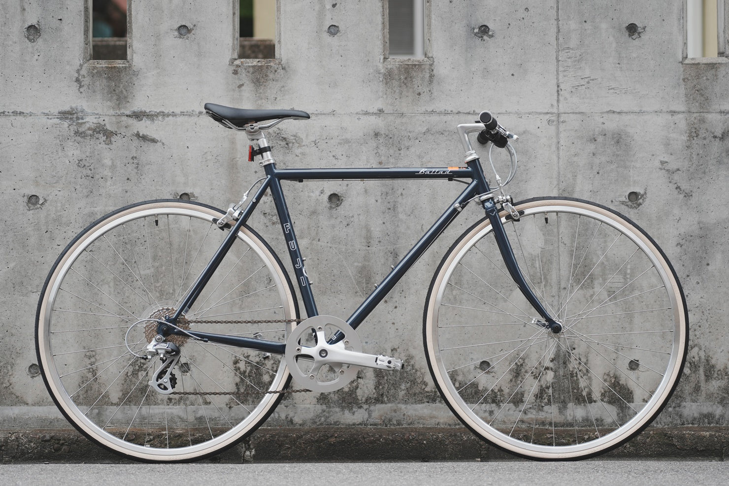 2026年モデル】FUJI BALLAD｜クラシック×軽快な走りを楽しむクロモリ