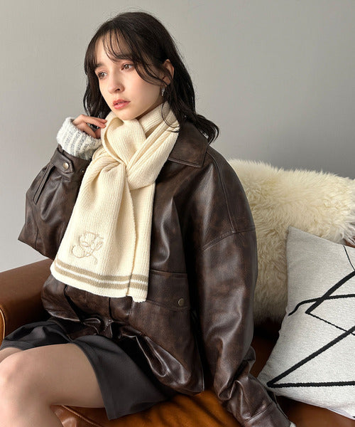 柔らか暖か。上品なロゴ刺繍入りラインニットマフラー（ストール
