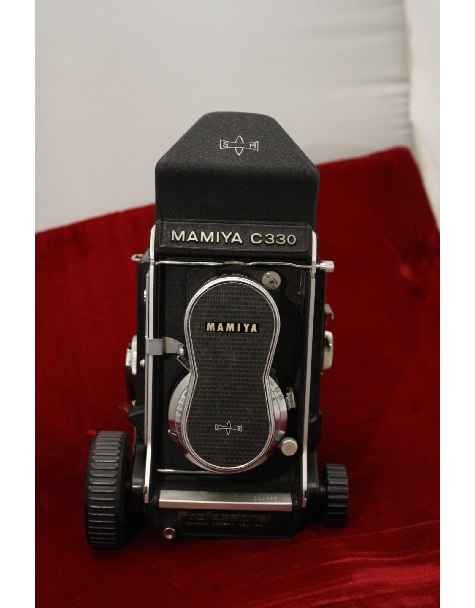 Mamiya C330 with Eye Level Prism and 80mm 2.8 Lens (Pre-owned