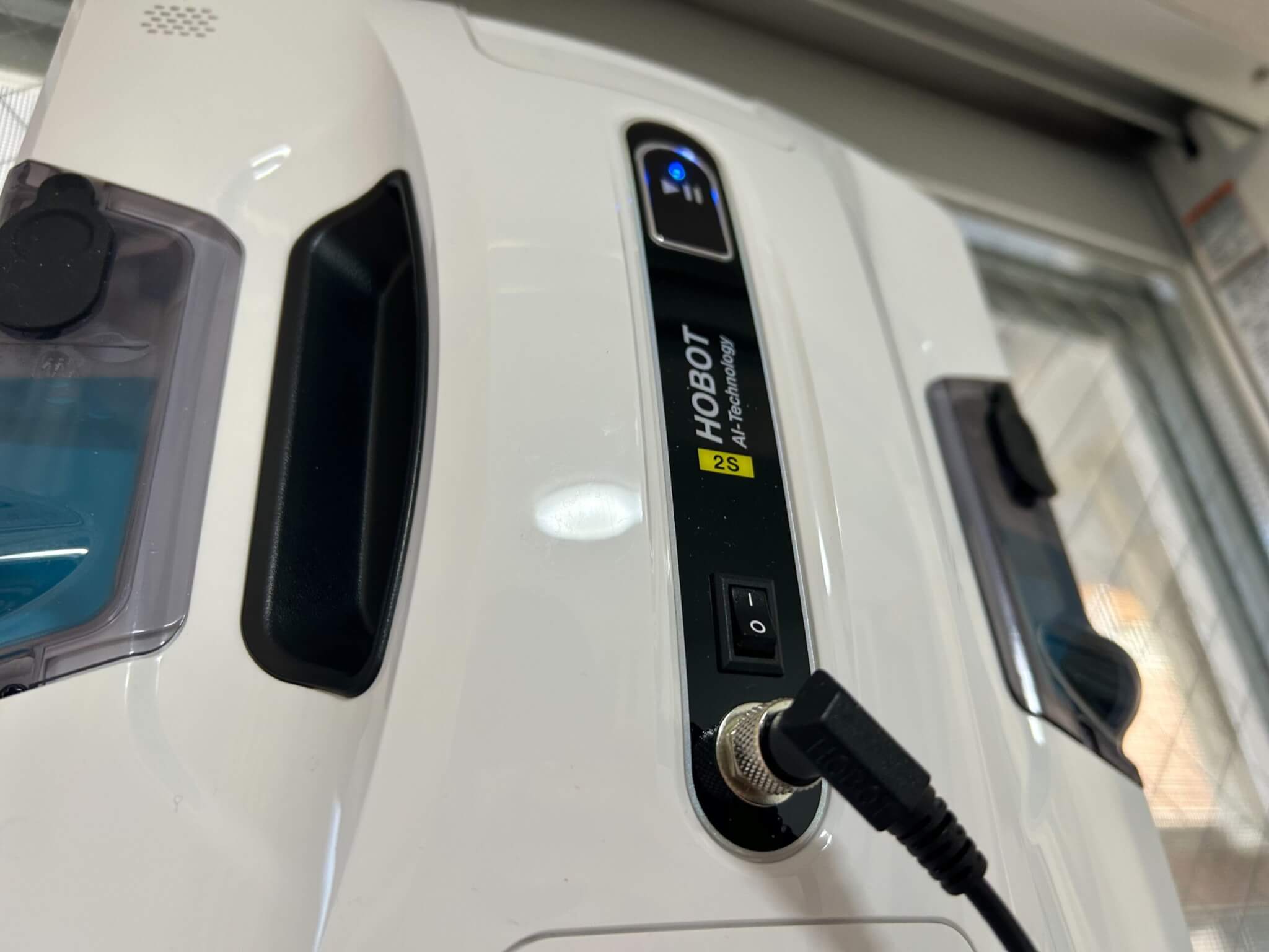 窓拭きロボット HOBOT-2Sをレビュー！窓拭きロボット初心者が使用