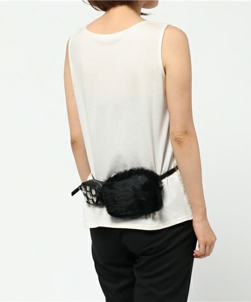 TOGA PULLA（トーガ プルラ）の「TOGA PULLA メタルファーポシェット