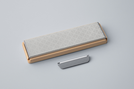 最長12ヶ月で発送】＜日本初の超硬合金包丁＞ KISEKI:三徳［ミズナラ