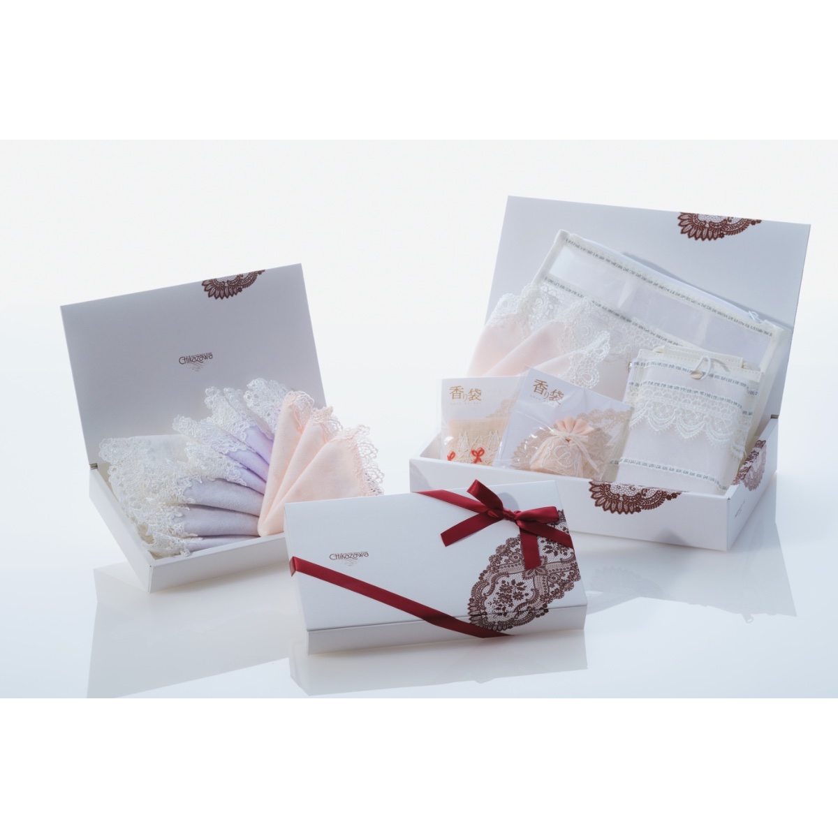 普段使いしやすいものから、ちょっと贅沢なものまで。贈る人に合わせて