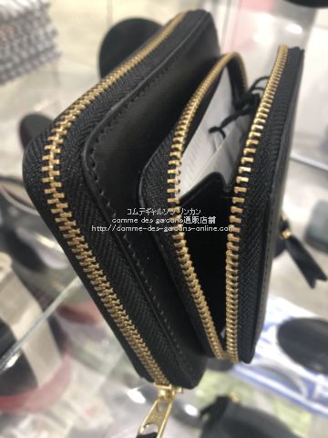 ウォレット コムデギャルソン アウトサイドポケット二つ折り財布-黒