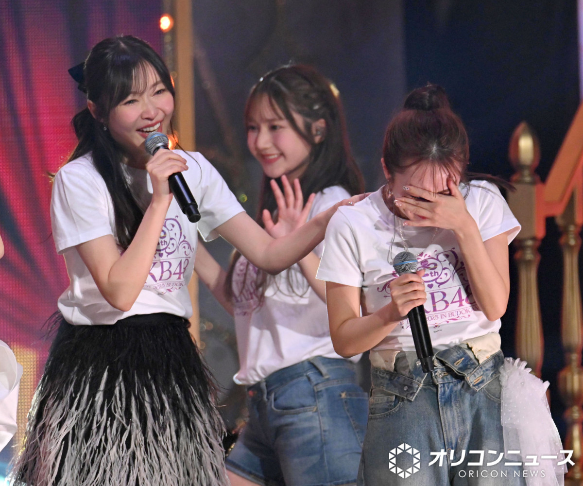 画像・写真 | 高橋みなみらOGメンバー、ライブ中に酸素吸引 20周年記念