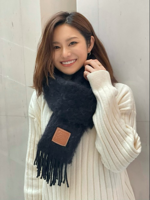 LOEWE】防寒とオシャレ見えを叶える「モヘアマフラー」 | CLASSY