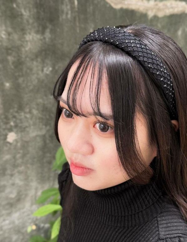 手軽に印象を変える】エッジを効かせたカチューシャ | acca(アッカ